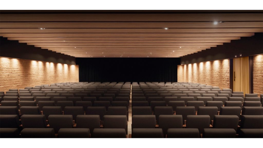 Interior del auditorio de Biar.